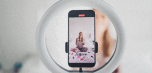 How digital devices affect the Attention Economy?