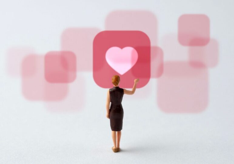 Algorithm-Friendly Creative Advertising